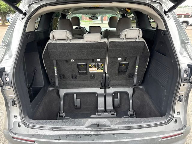 2026 Toyota Sienna LE 8 Passenger