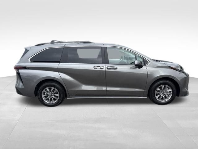2026 Toyota Sienna LE 8 Passenger