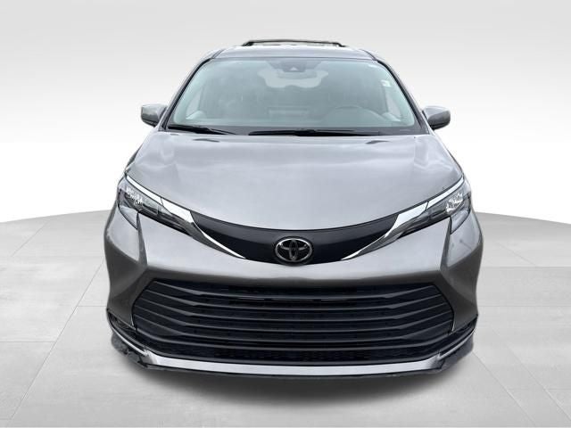2026 Toyota Sienna LE 8 Passenger