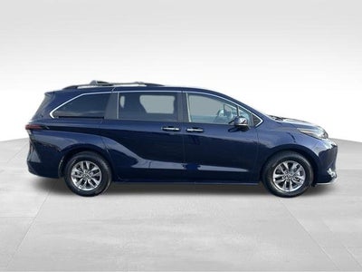 2023 Toyota Sienna XLE 7 Passenger