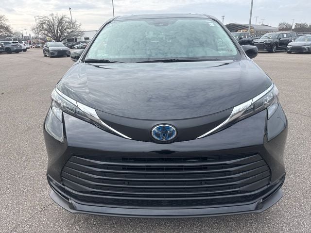 2025 Toyota Sienna XLE