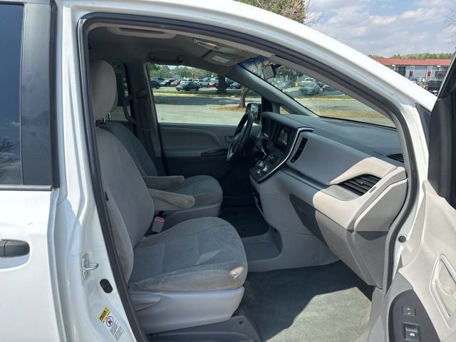 2015 Toyota Sienna L 7 Passenger
