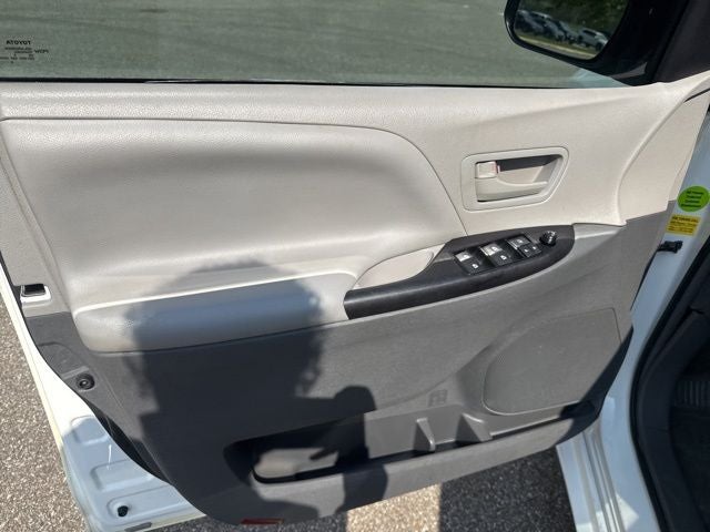 2015 Toyota Sienna L 7 Passenger