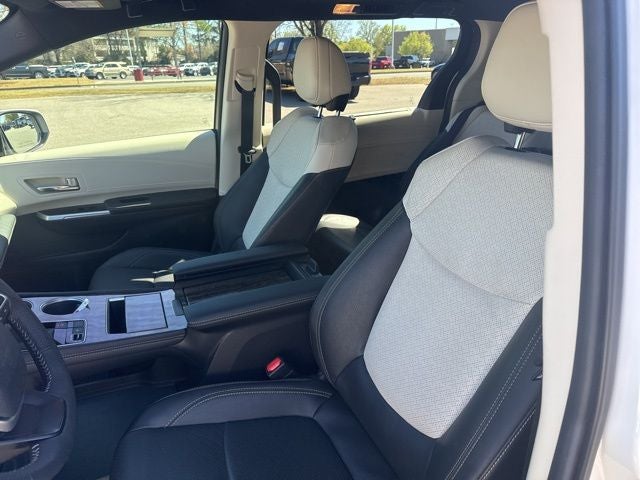 2025 Toyota Sienna Limited 7 Passenger