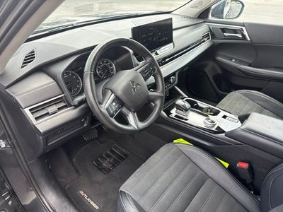2025 Mitsubishi Outlander SE
