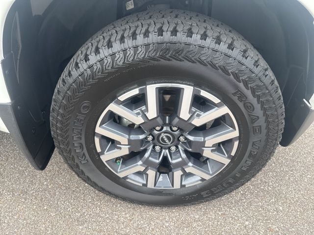 2024 Nissan Frontier SL