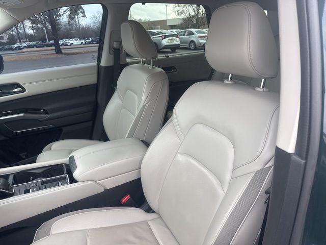 2022 Nissan Pathfinder SL