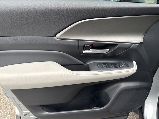 2025 Toyota Grand Highlander LE
