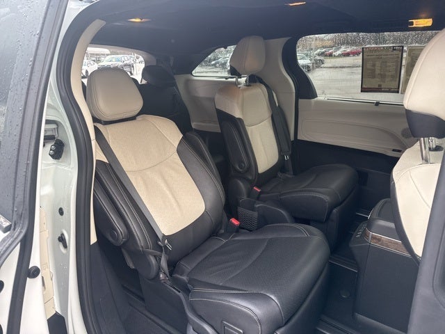 2025 Toyota Sienna Platinum 7 Passenger