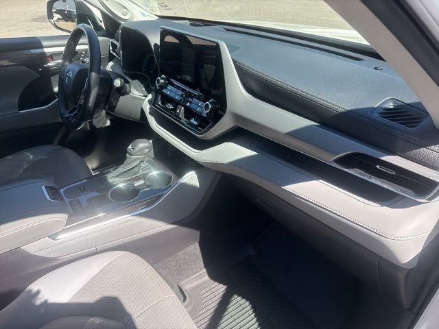 2021 Toyota Highlander Hybrid Platinum