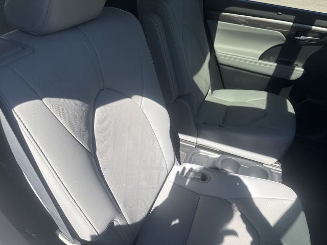2021 Toyota Highlander Hybrid Platinum