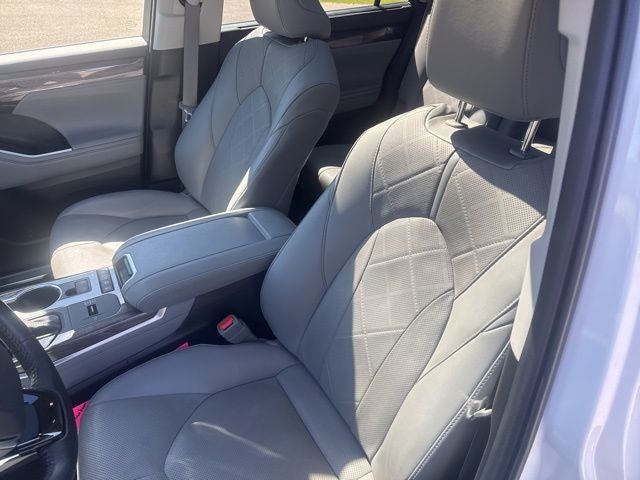 2021 Toyota Highlander Hybrid Platinum