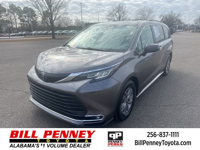 2022 Toyota Sienna XLE 8 Passenger