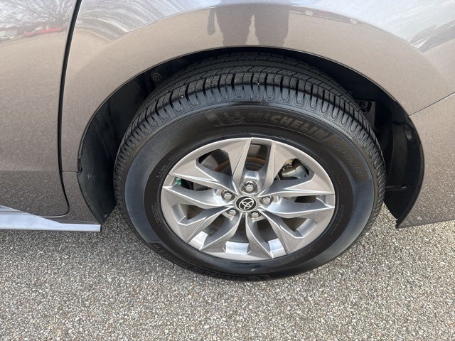 2022 Toyota Sienna XLE 8 Passenger