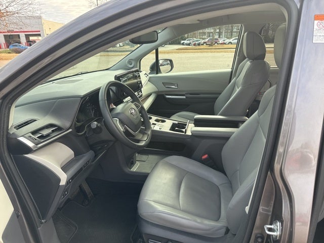 2022 Toyota Sienna XLE 8 Passenger