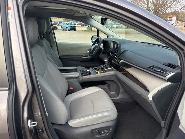 2022 Toyota Sienna XLE 8 Passenger