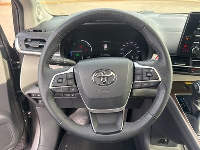 2022 Toyota Sienna XLE 8 Passenger
