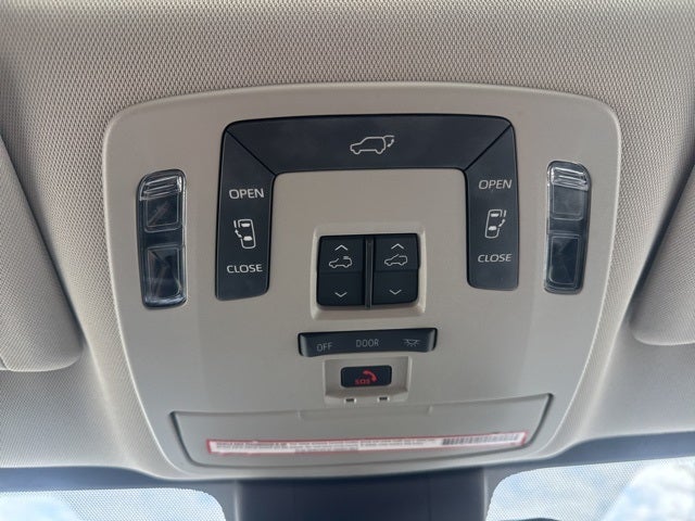 2022 Toyota Sienna XLE 8 Passenger