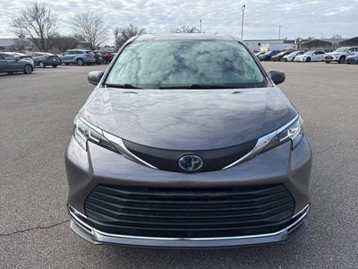 2022 Toyota Sienna XLE 8 Passenger