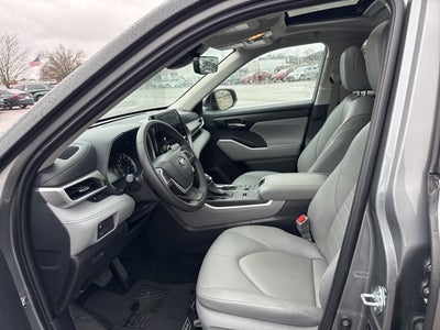 2025 Toyota Highlander Hybrid XLE