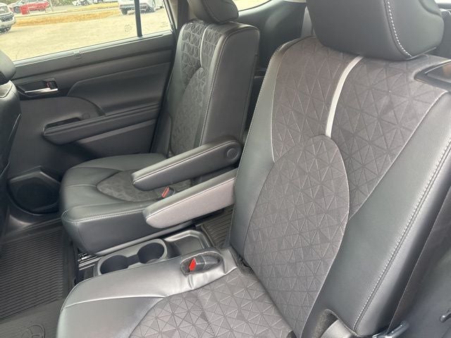 2025 Toyota Highlander Hybrid XLE