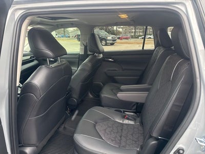 2025 Toyota Highlander Hybrid XLE