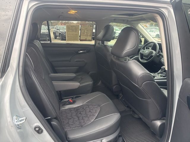 2025 Toyota Highlander Hybrid XLE