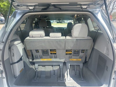 2014 Toyota Sienna LE 8 Passenger