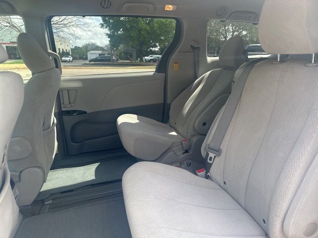 2014 Toyota Sienna LE 8 Passenger