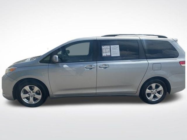 2014 Toyota Sienna LE 8 Passenger