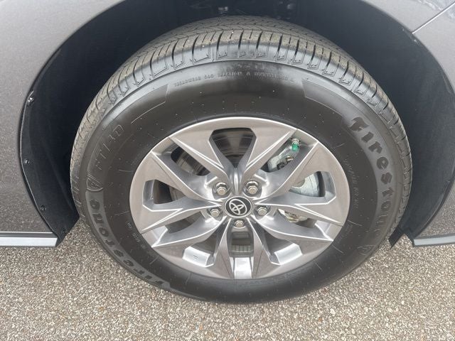 2025 Toyota Sienna LE 8 Passenger