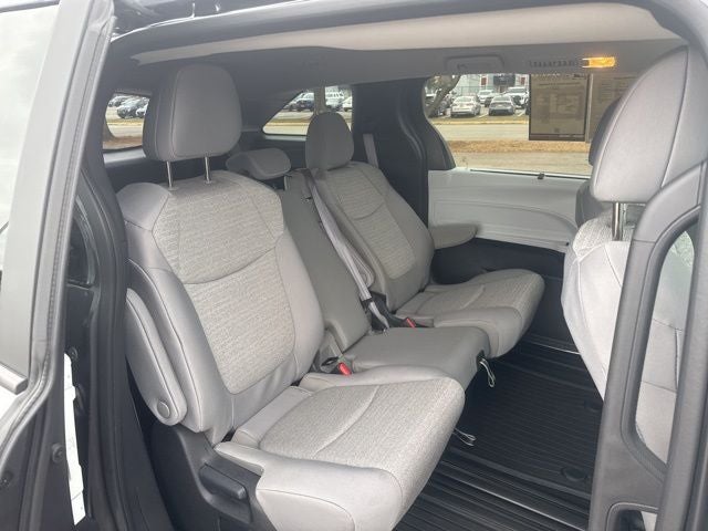 2025 Toyota Sienna LE 8 Passenger