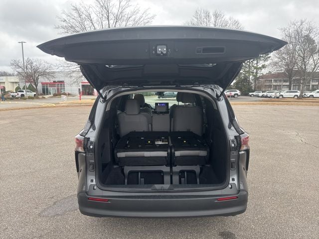 2025 Toyota Sienna LE 8 Passenger