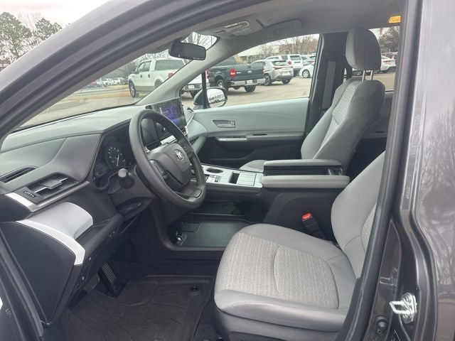 2025 Toyota Sienna LE 8 Passenger