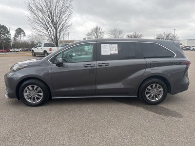 2025 Toyota Sienna LE 8 Passenger
