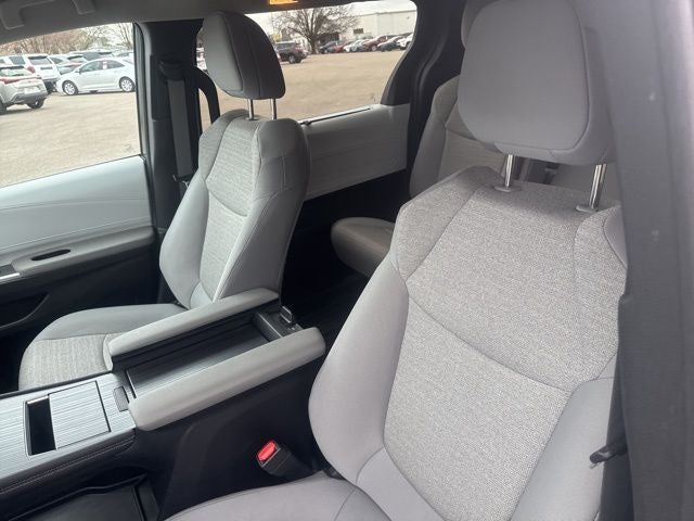 2025 Toyota Sienna LE 8 Passenger