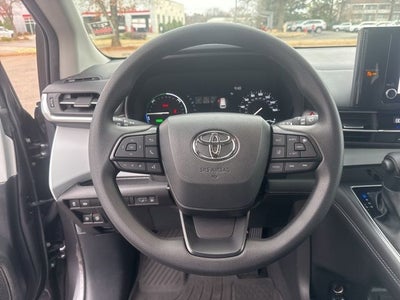 2025 Toyota Sienna LE 8 Passenger