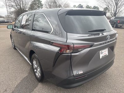 2025 Toyota Sienna LE 8 Passenger