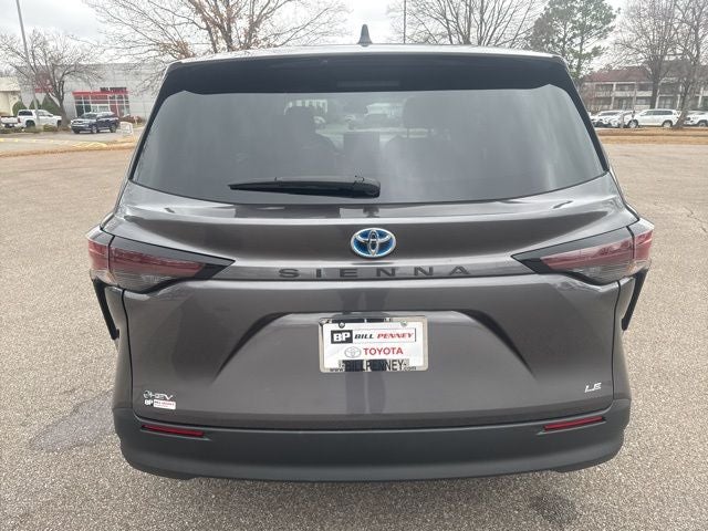 2025 Toyota Sienna LE 8 Passenger