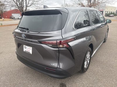 2025 Toyota Sienna LE 8 Passenger