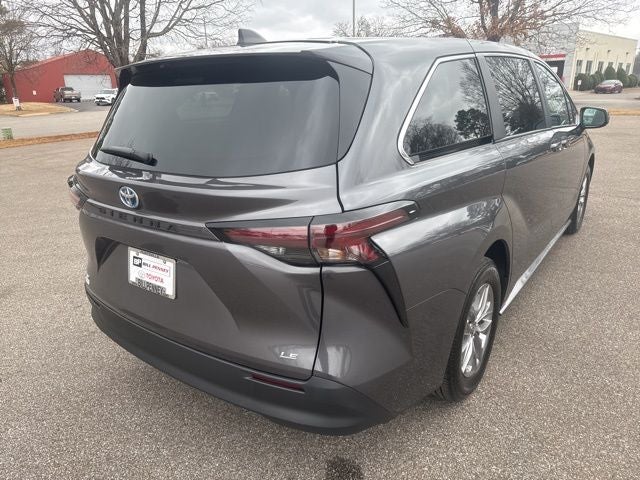 2025 Toyota Sienna LE 8 Passenger