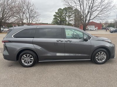 2025 Toyota Sienna LE 8 Passenger