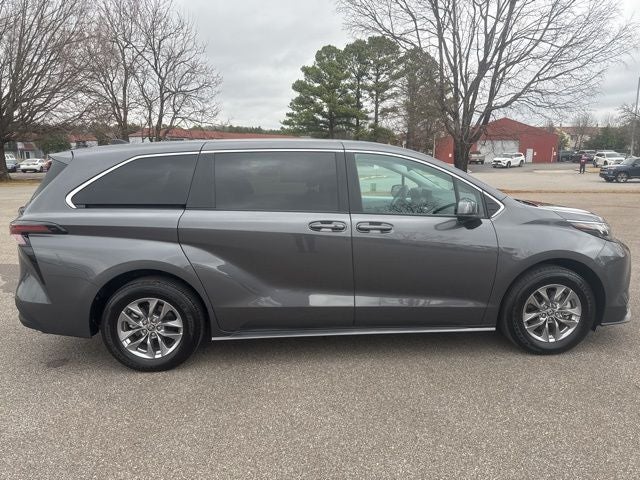 2025 Toyota Sienna LE 8 Passenger