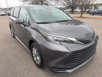 2025 Toyota Sienna LE 8 Passenger