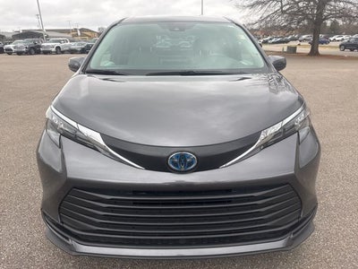 2025 Toyota Sienna LE 8 Passenger