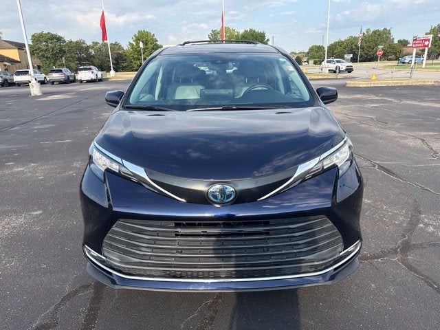 2023 Toyota Sienna XLE 7 Passenger