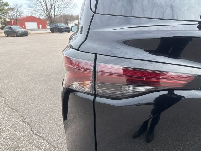 2025 Toyota Sienna XLE