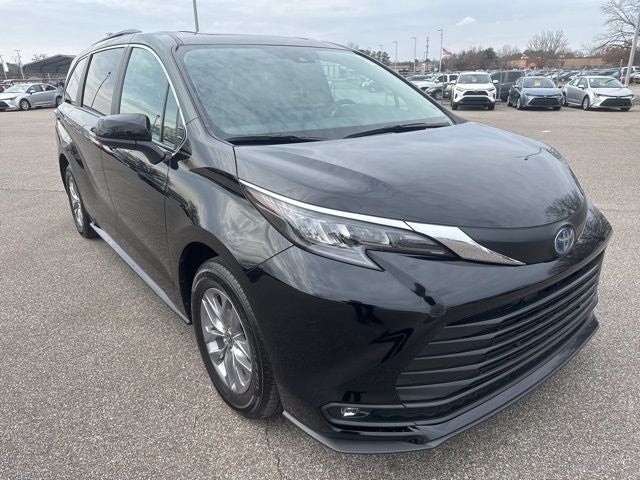 2025 Toyota Sienna XLE