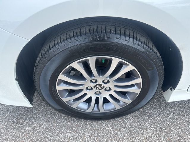 2020 Toyota Sienna XLE 7 Passenger