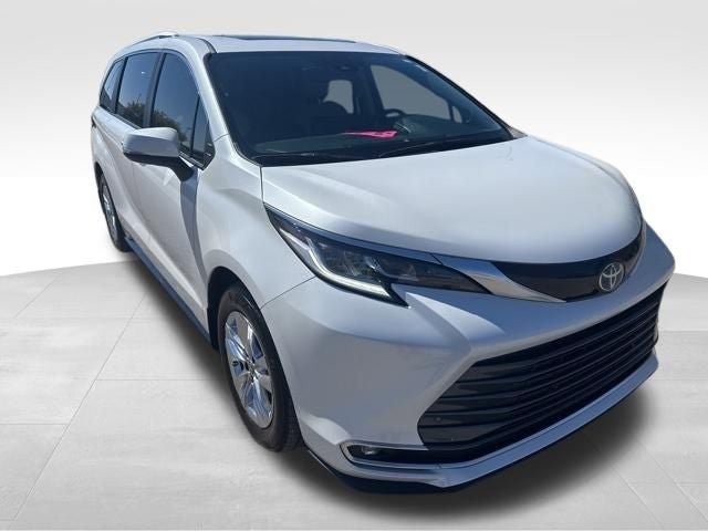 2025 Toyota Sienna Limited 7 Passenger